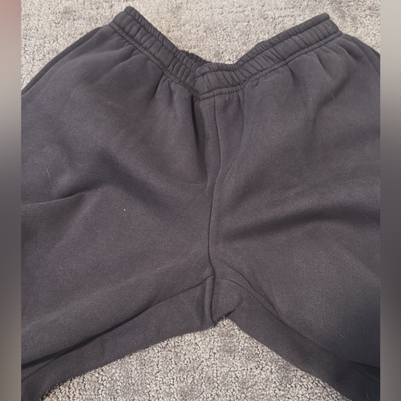 EDIKTED Bonney Bow Detail Sweatpants - Picture 4 of 5